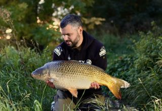 Krátká přesnočka na řece a další zátěžový test neonky Řepka/Kukuřice. Stejně jako na mé poslední návštěvě u vody dopadl...
